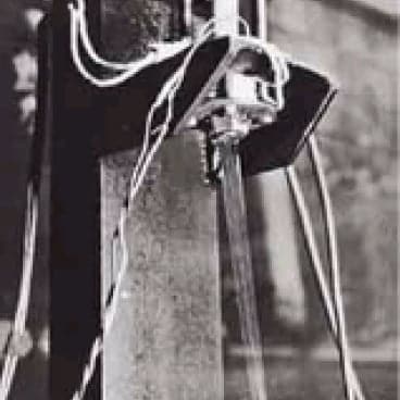 愛称　未来技術遺産第1号のナイロン紡糸機(1943年)